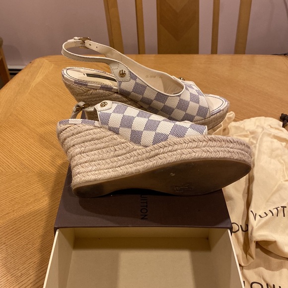 Authentic Louis Vuitton Sandals - Size 40 - Picture 5 of 9
